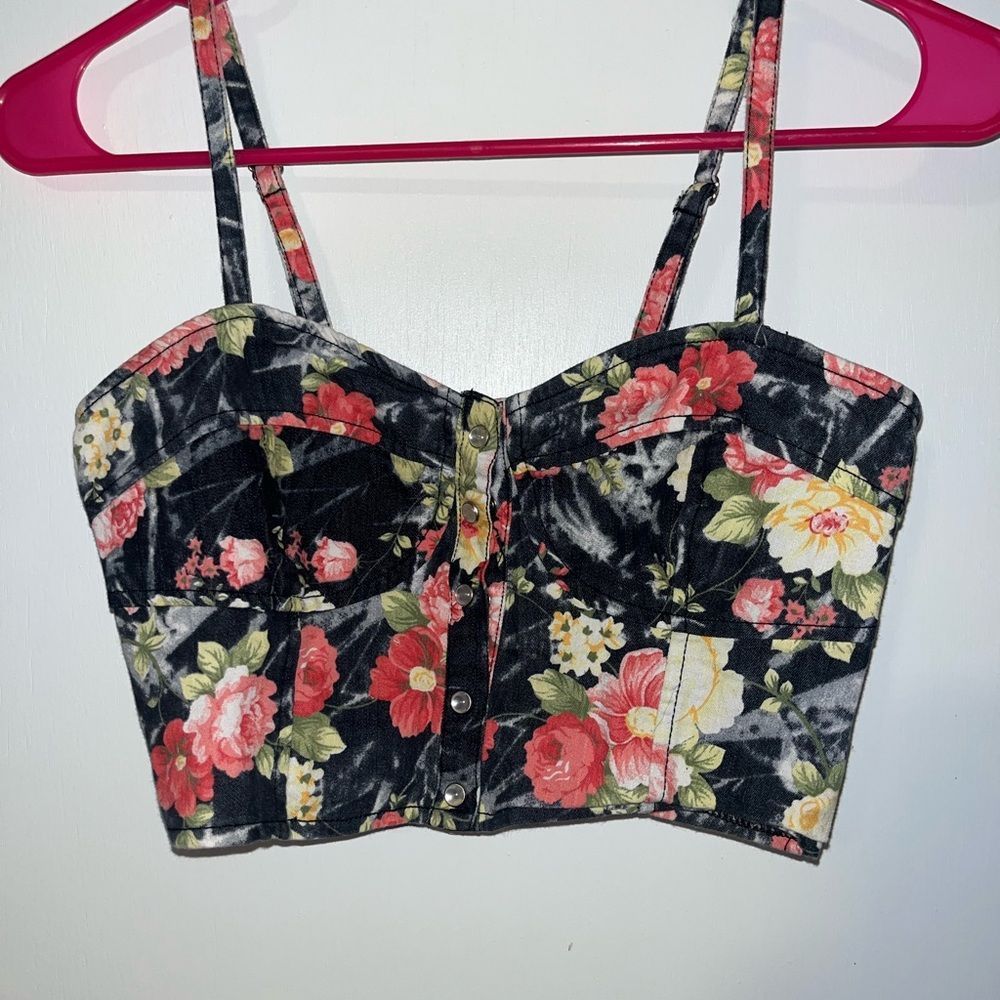 Floral button tank top! Size S